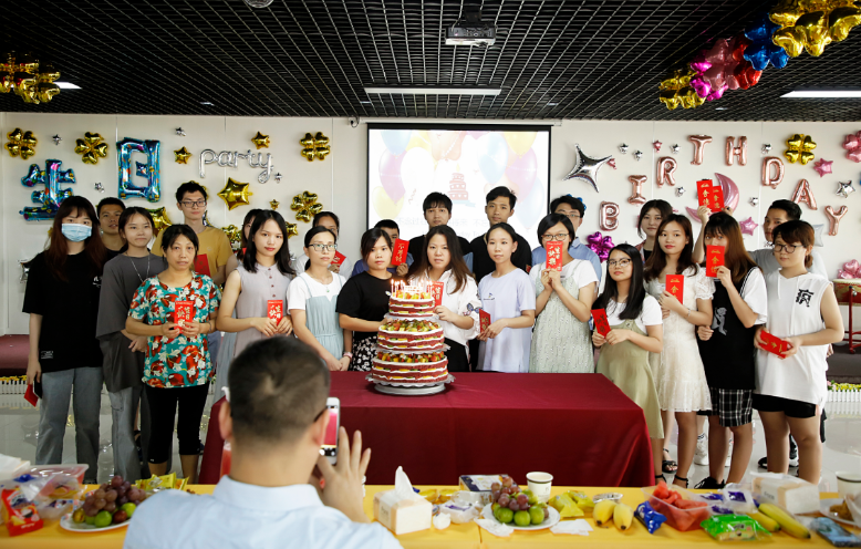 卡輪飾品2020上半年度員工生日聯(lián)歡會(huì)：不念過(guò)往，不畏將來(lái)，不忘初心